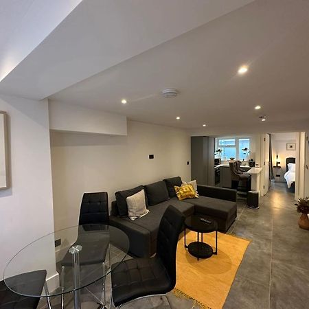 Two Bedroom House In Kilburn Londen Buitenkant foto
