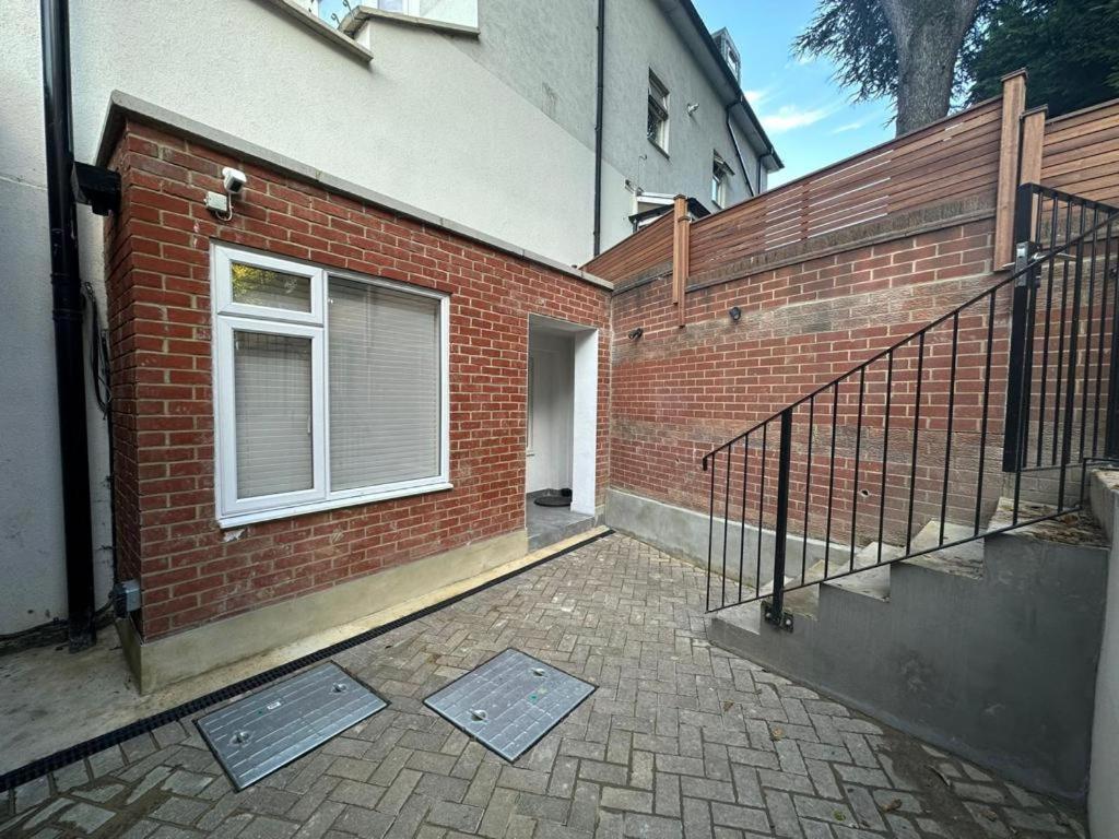 Two Bedroom House In Kilburn Londen Buitenkant foto
